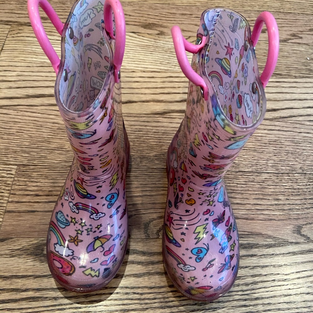Toddler size 7 rain boots Olive & Edie